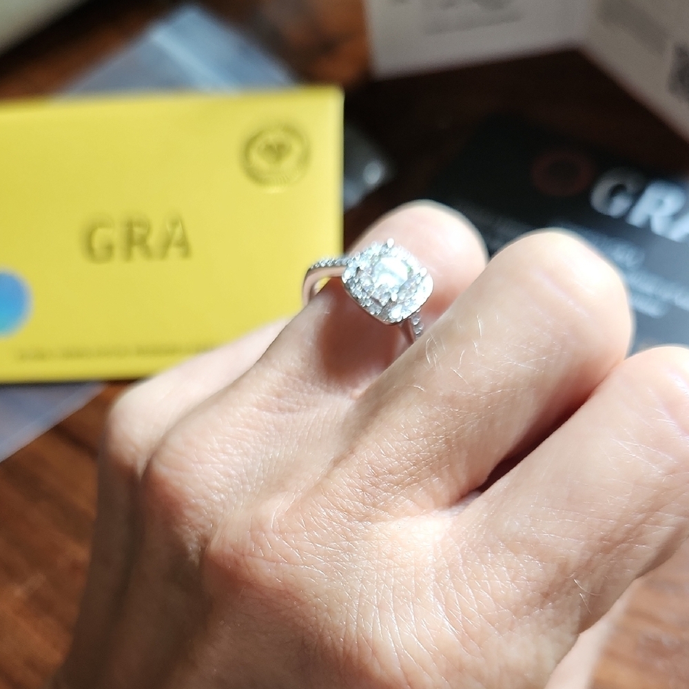 Elegant Masonite Diamond Women's Ring - Picture 5 of 15